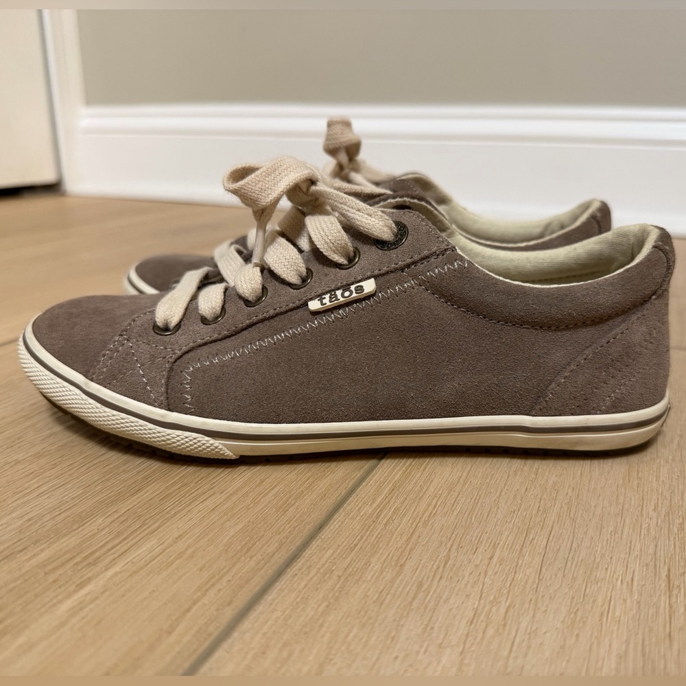 Women’s Taos Retro Star Shoes size 7
